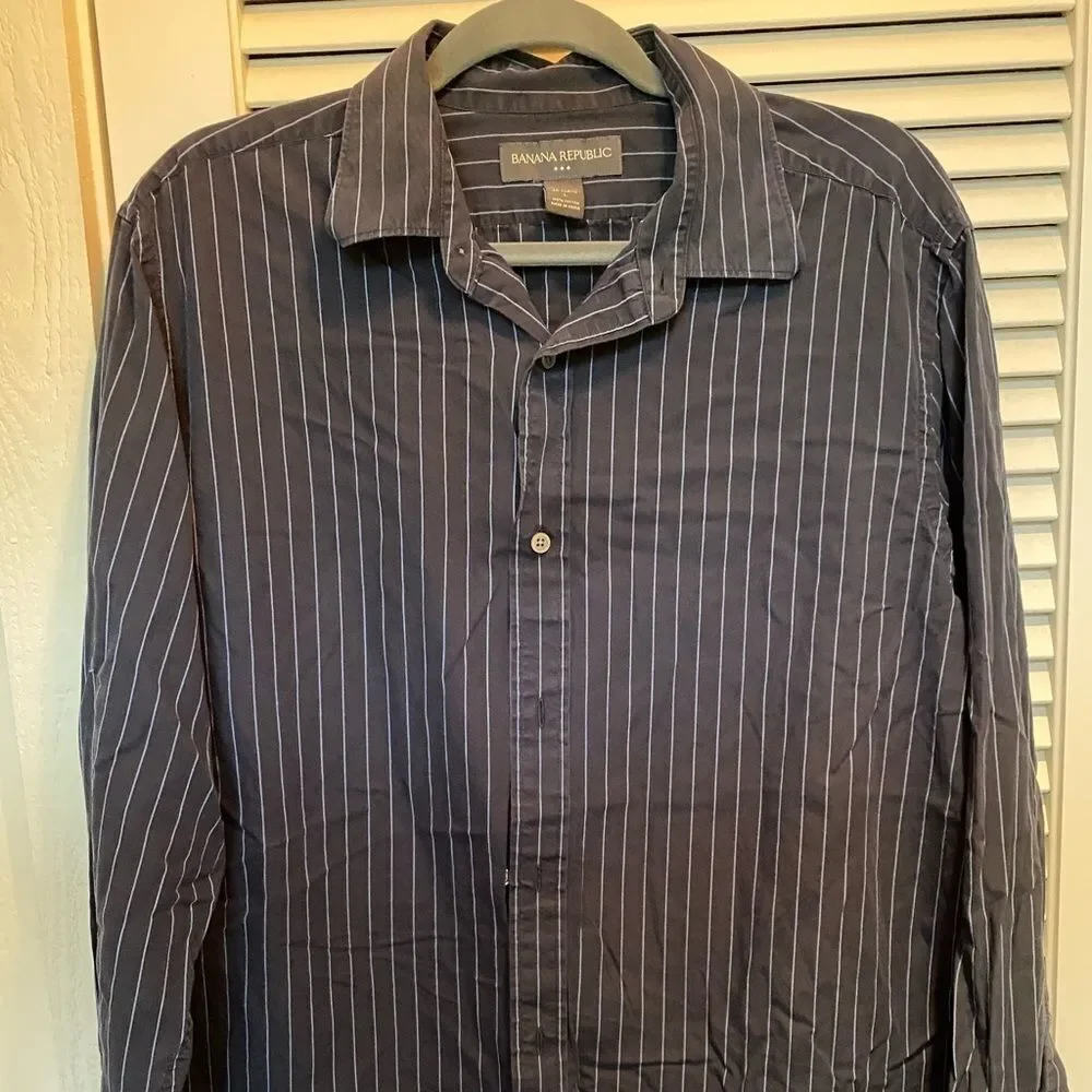 Banana Republic navy pin stripe dress shirt‎